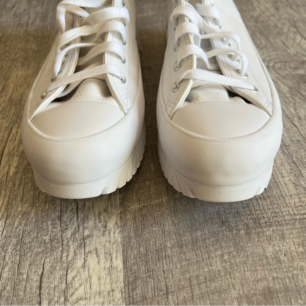 Converse Chuck Taylor All Star Lugged 2.0 Leather High Top White Size W10.5/M8.5